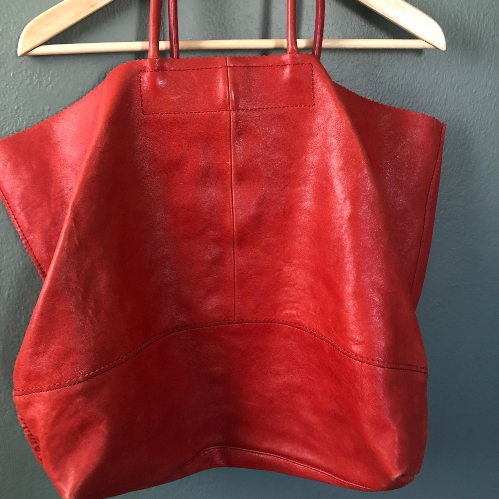 RED LEATHER TOTE